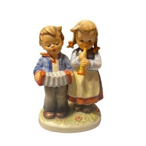 Vintage Goebel Hummel #218 2/0 1965 Birthday Serenade Figurine Germany